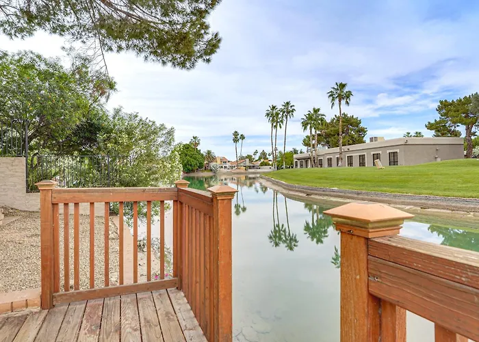 Holiday home < 1/2 Mi To Golf! Lakefront Oasis W/ Dock *