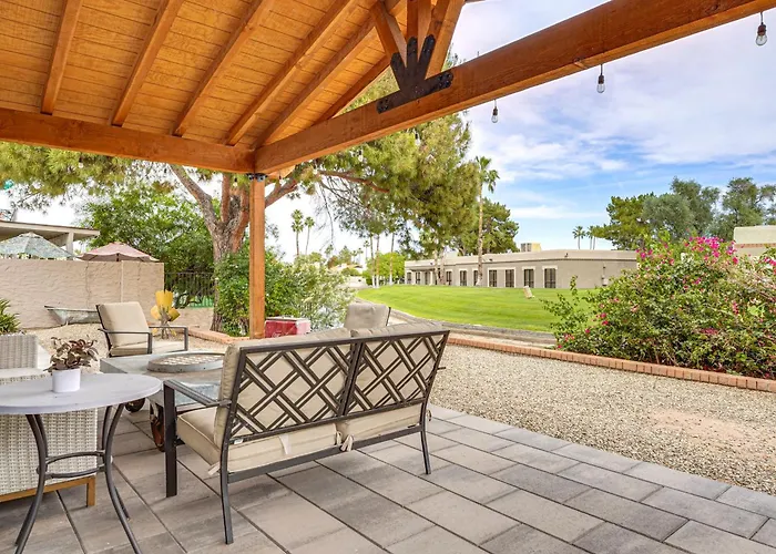 < 1/2 Mi To Golf! Lakefront Oasis W/ Dock Holiday home