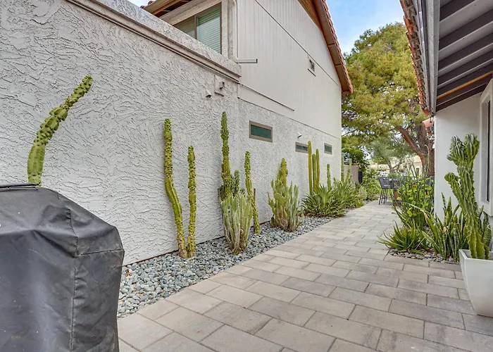 Holiday home < 1/2 Mi To Golf! Lakefront Oasis W/ Dock
